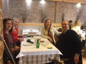 12714162_1068934419833908_1935187757_n